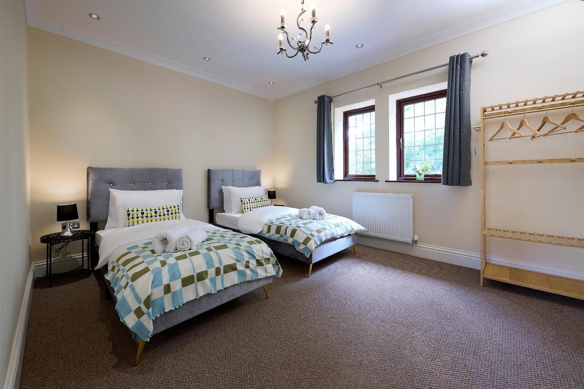 Spacious Home For Large Families And Contractors Wolverhampton Exterior photo